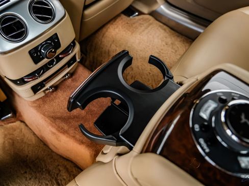Used 2017 Rolls-Royce Ghost RWD image 90