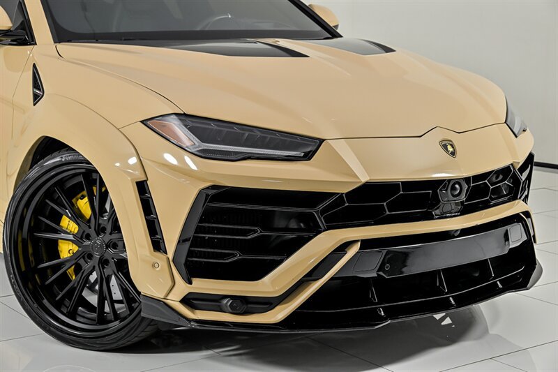 Used 2022 Lamborghini Urus AWD/4WD image 2