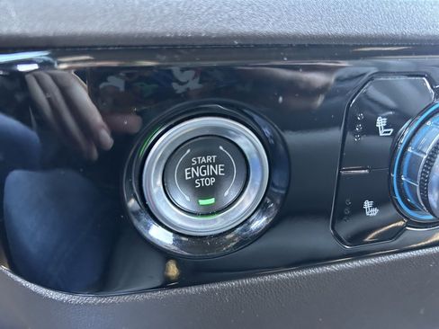 Used 2022 GMC Sierra 1500 SLT image 32