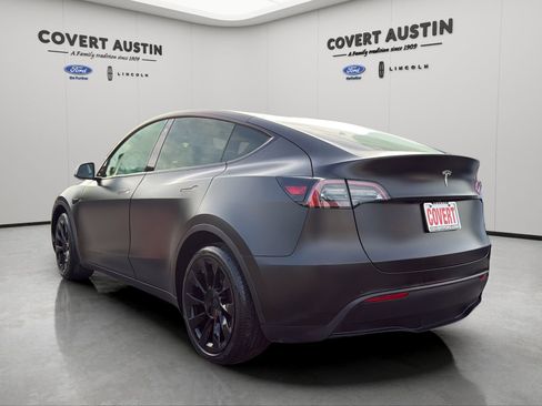 Used 2022 Tesla Model Y Long Range AWD/4WD image 3