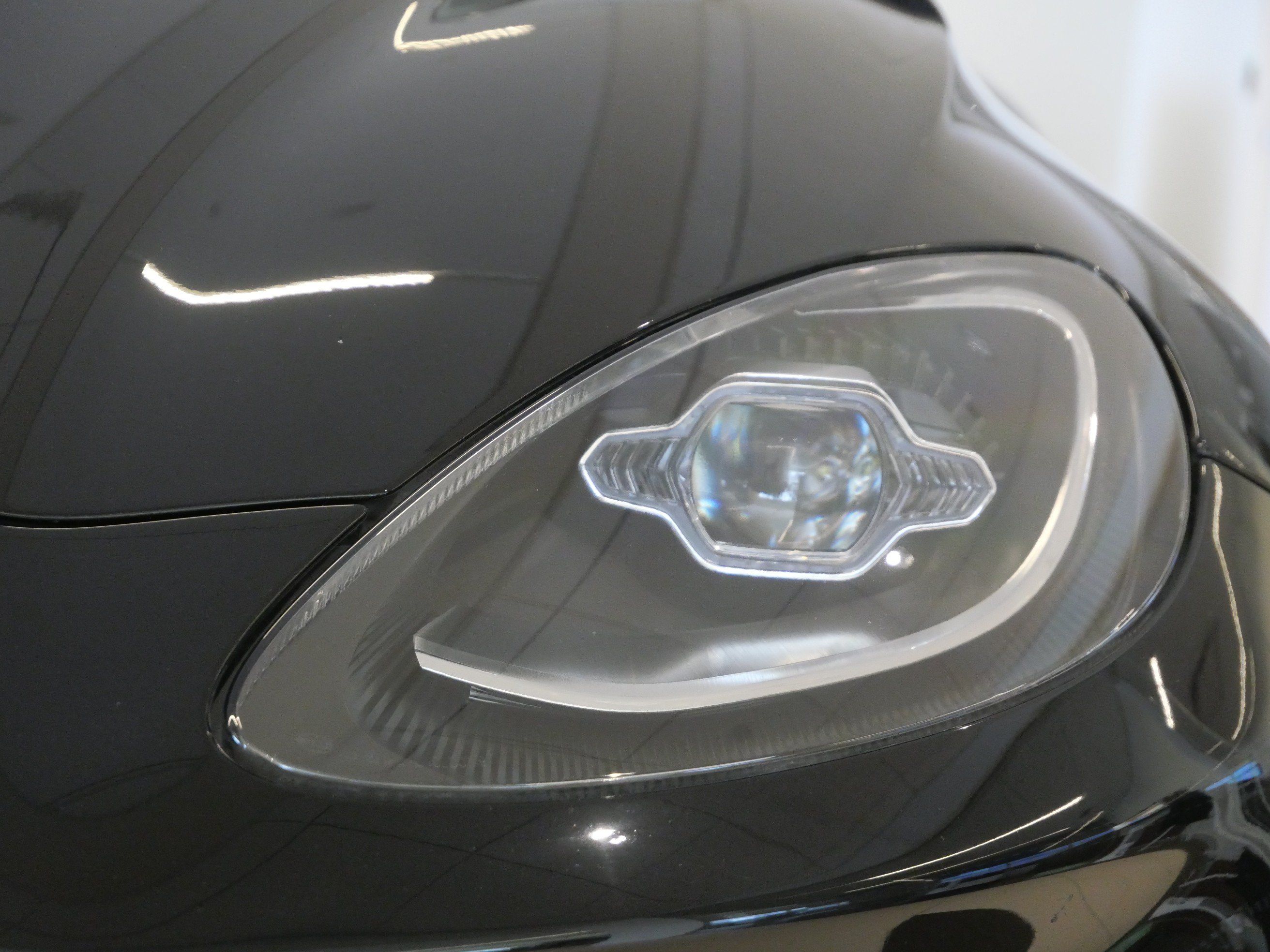 Used 2023 Aston Martin DBX AWD/4WD image 7