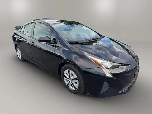 Used 2018 Toyota Prius Three FWD image 5