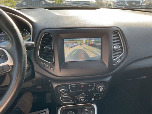 Used 2019 Jeep Compass Latitude w/ Cold Weather Group image 18