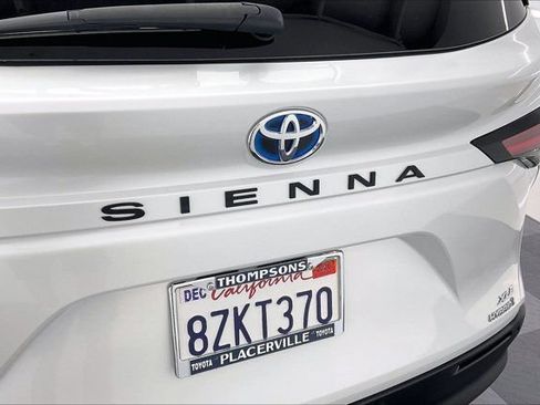 Used 2022 Toyota Sienna XLE w/ XLE Plus Package FWD image 32