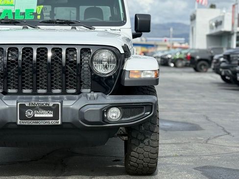 Certified 2023 Jeep Gladiator Willys image 4