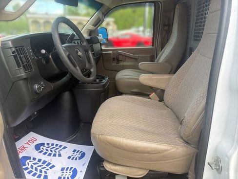Used 2017 Chevrolet Express 2500 RWD image 9