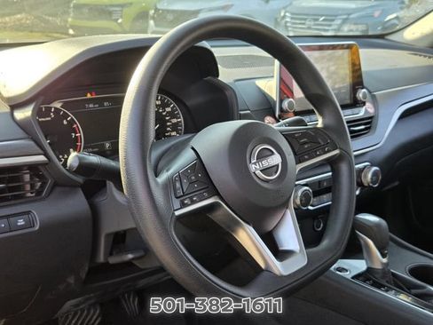Used 2025 Nissan Altima 2.5 SV FWD image 8