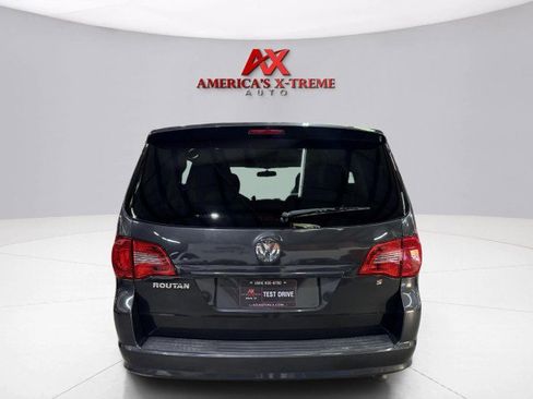 Used 2012 Volkswagen Routan S image 5