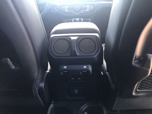 Used 2025 Jeep Gladiator Rubicon AWD/4WD image 16