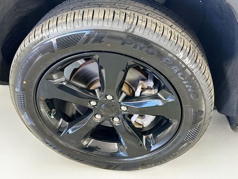 Used 2023 Jeep Grand Cherokee L Laredo AWD/4WD image 30