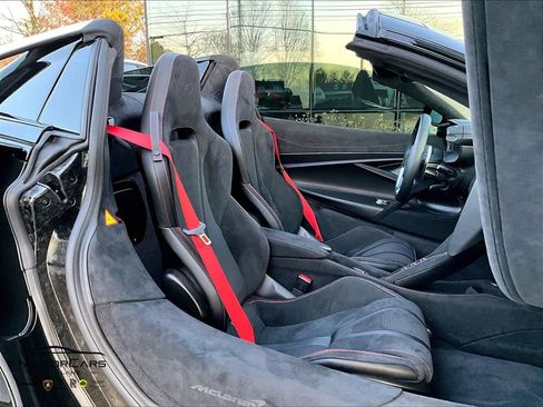 Used 2026 McLaren 750S Spider RWD image 9