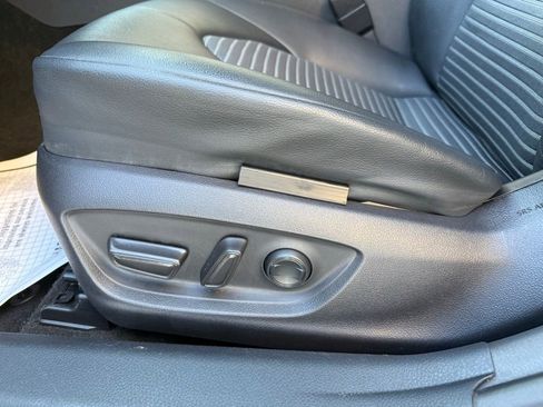 Used 2020 Toyota Camry SE image 14