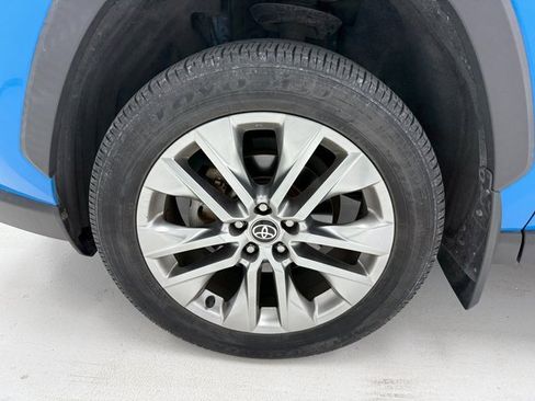 Used 2021 Toyota RAV4 XLE Premium image 6