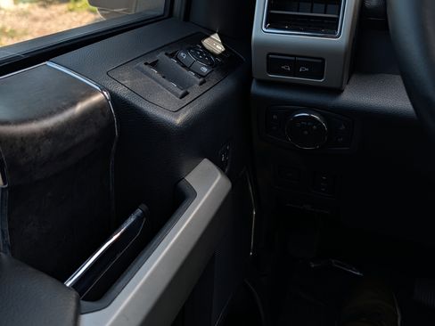 Certified 2022 Ford F250 Lariat w/ Tremor Off-Road Package image 31