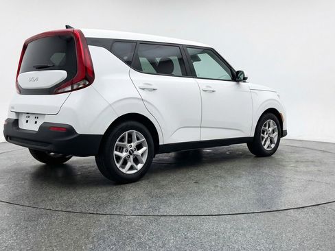 Used 2025 Kia Soul LX w/ LX Technology Package FWD image 9