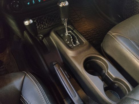 Used 2015 Jeep Wrangler Unlimited Sahara AWD/4WD image 26