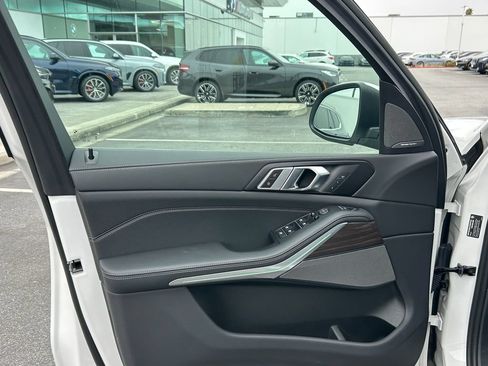 Used 2024 BMW X5 xDrive40i w/ Premium Package AWD/4WD image 11