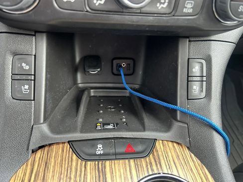 Used 2019 GMC Acadia Denali w/ Technology Package AWD/4WD image 15