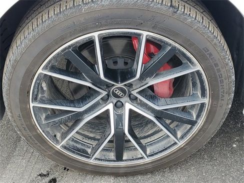 Used 2023 Audi Q8 Premium Plus image 5