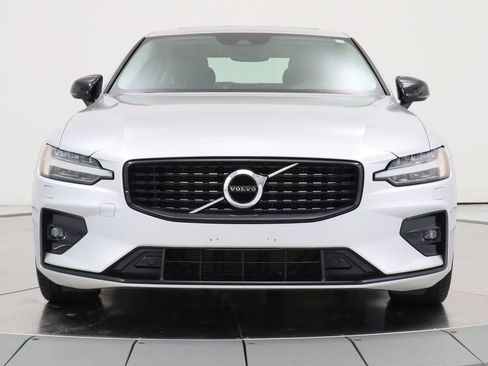 Used 2022 Volvo S60 B5 Momentum w/ Premium Package AWD/4WD image 8
