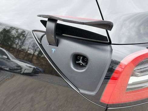 Used 2022 Tesla Model Y Performance image 5