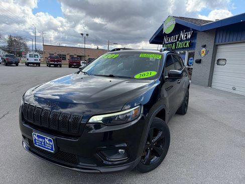 Used 2021 Jeep Cherokee Latitude Plus AWD/4WD image 1