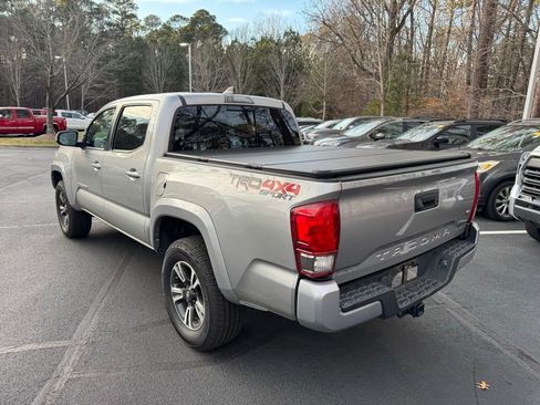Used 2017 Toyota Tacoma TRD Sport image 15