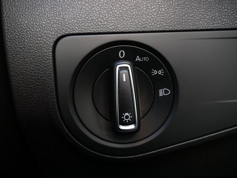 Used 2018 Volkswagen Tiguan SE w/ 3rd Row Seat Package image 26