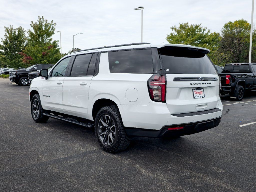 Certified 2023 Chevrolet Suburban Z71 w/ Luxury Package AWD/4WD image 10
