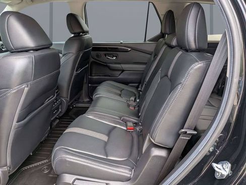 Used 2025 Honda Pilot EX-L image 14