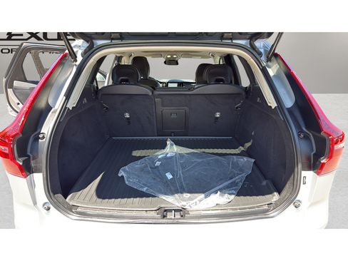 Used 2022 Volvo XC60 B5 Momentum AWD/4WD image 19