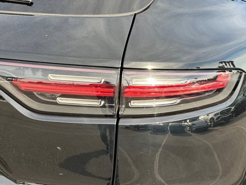 Certified 2023 Porsche Cayenne Platinum Edition image 28