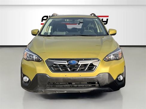 Used 2023 Subaru Crosstrek 2.0i Premium image 2