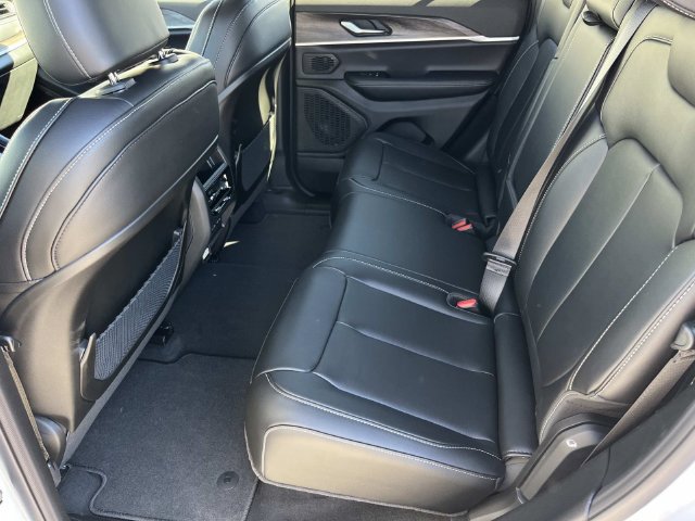 New 2027 Jeep Grand Cherokee Limited AWD/4WD image 19