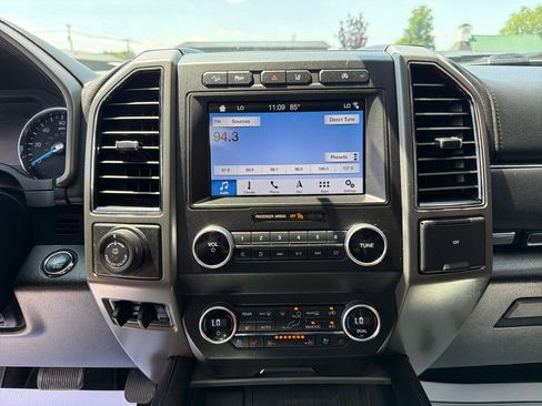 Used 2019 Ford Expedition XLT w/ Equipment Group 202A AWD/4WD image 11