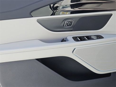 New 2026 Lincoln Nautilus Premier image 22