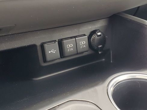 Used 2021 Toyota Highlander XLE image 27