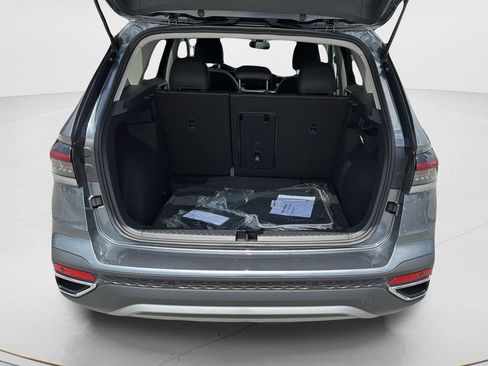New 2026 Volkswagen Taos SE FWD image 11