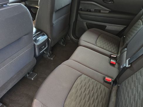 Used 2025 Nissan Pathfinder SV AWD/4WD image 12