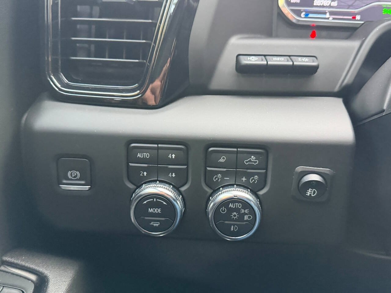 Used 2023 GMC Sierra 1500 AT4 w/ AT4 Premium Package AWD/4WD image 33