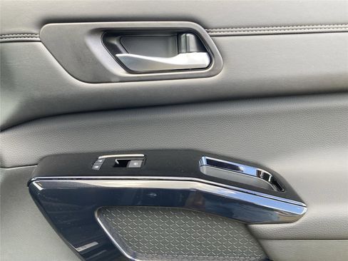 New 2026 Nissan Pathfinder Platinum image 31