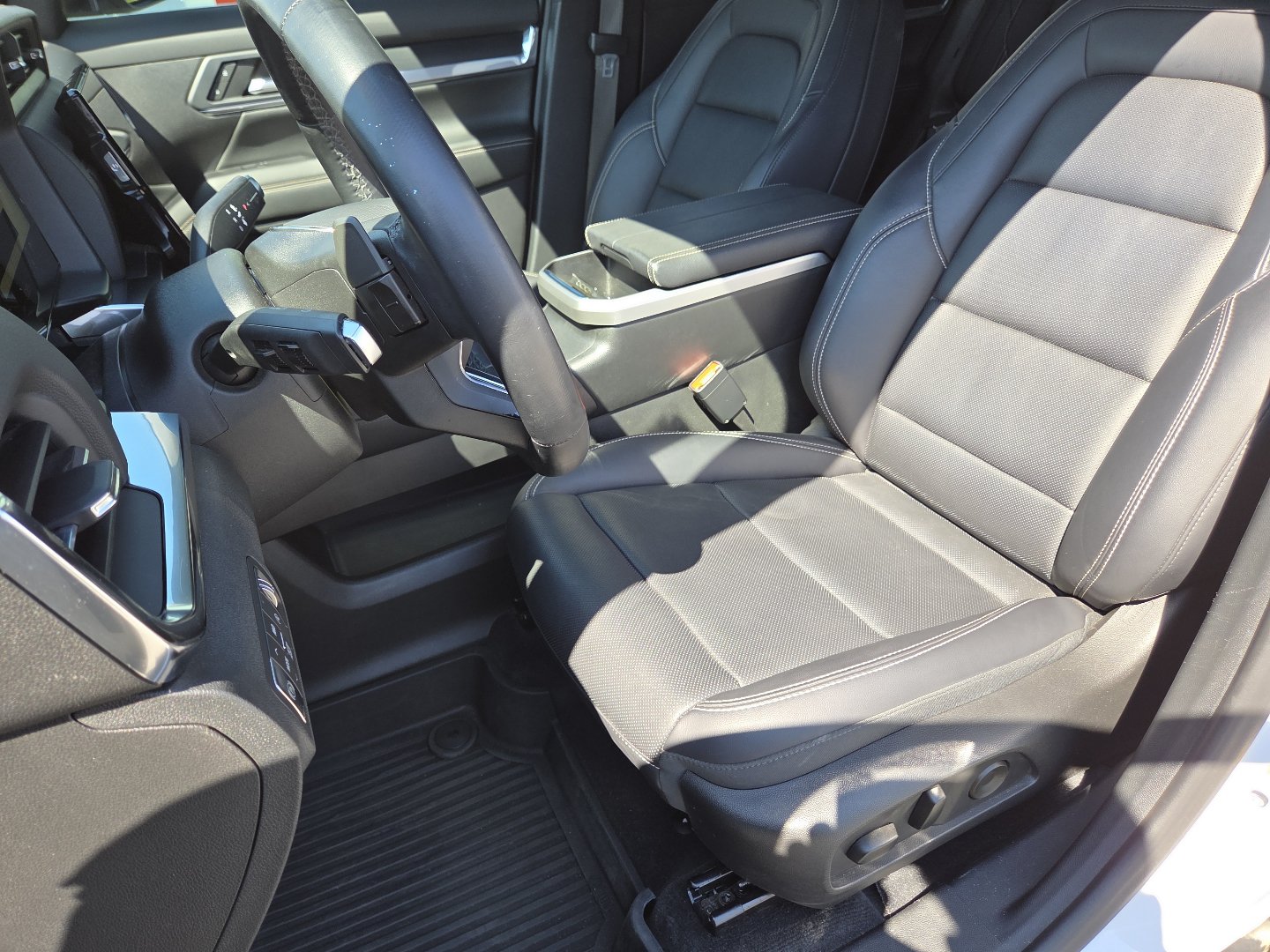 Used 2025 GMC Terrain Elevation w/ Elevation Premium Package AWD/4WD image 23