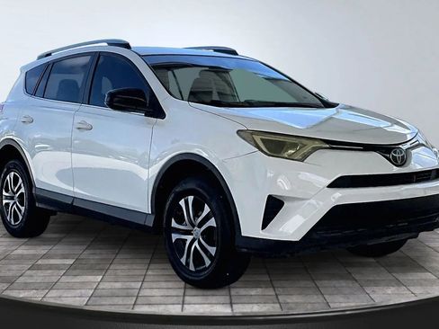 Used 2017 Toyota RAV4 LE FWD image 3