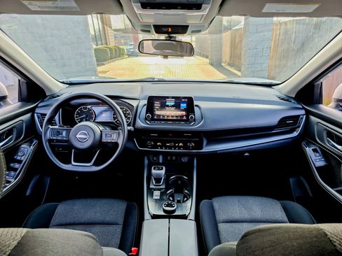 Used 2024 Nissan Rogue SV image 36