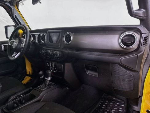 Used 2020 Jeep Wrangler Unlimited Sahara AWD/4WD image 28