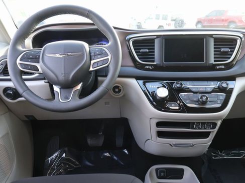 Used 2024 Chrysler Voyager LX image 18