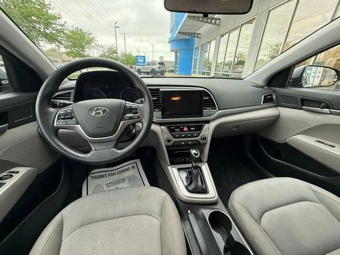 Used 2017 Hyundai Elantra SE FWD image 6
