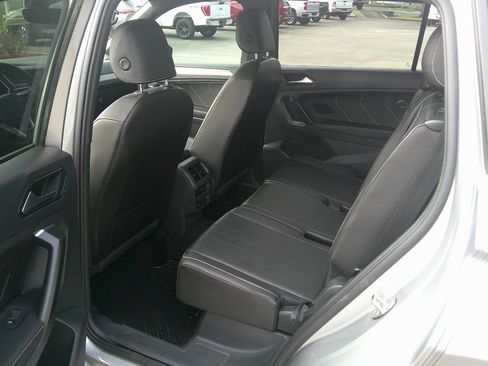 Used 2022 Volkswagen Tiguan SE R-Line image 12