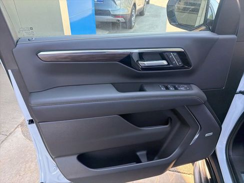New 2026 Chevrolet Suburban Premier w/ Sun And Tow Package AWD/4WD image 9