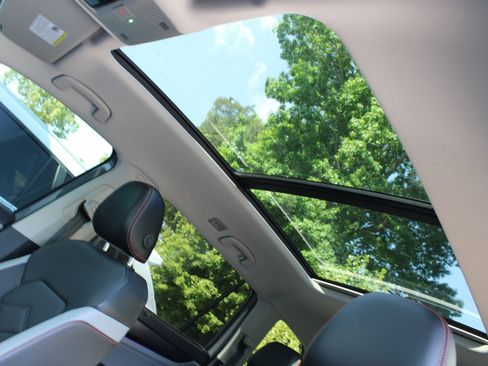Used 2024 Volkswagen Atlas Peak Edition SE AWD/4WD image 24